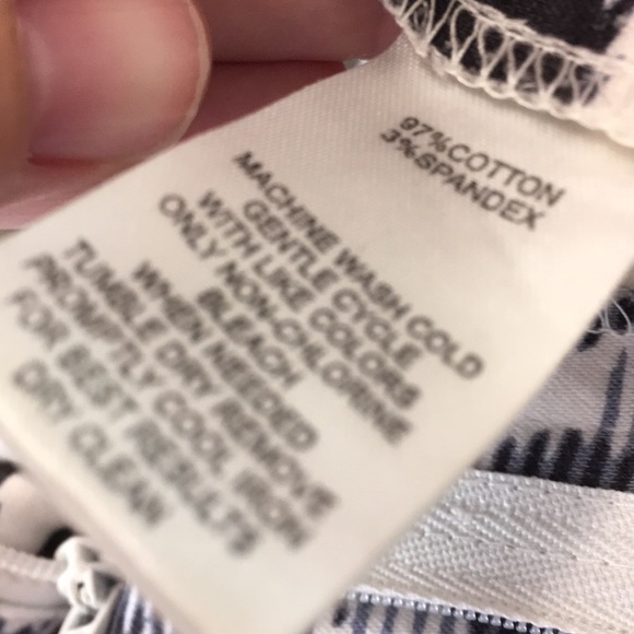 GUC Calvin Klein Shorts - Picture 6 of 6